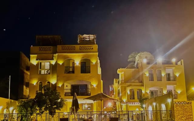 Jewel Howard Carter Hotel