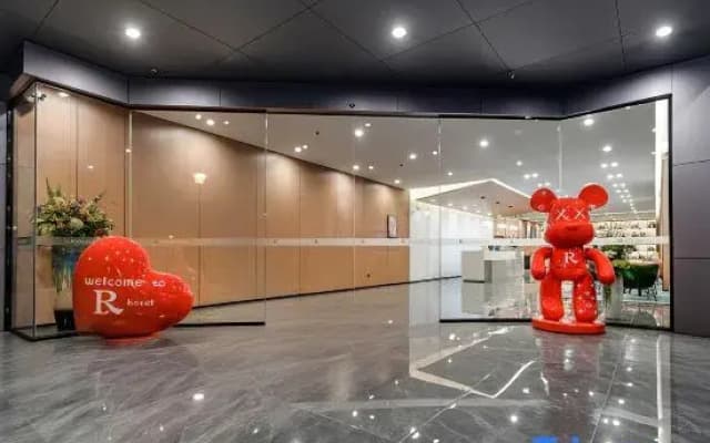R ROYALSS HOTEL(Chengdu Jinniu Wanda North Railway Station）)