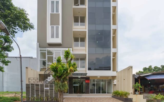 RedDoorz Plus near Eka Hospital BSD 5