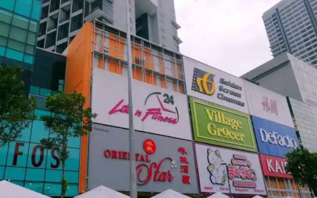 Eko Cheras by De Space