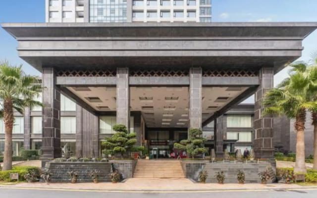 Maple Leaf Garden Hotel