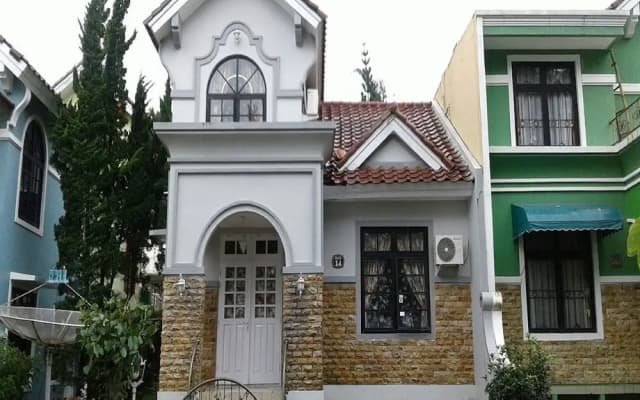Villa Kota Bunga Dahlia