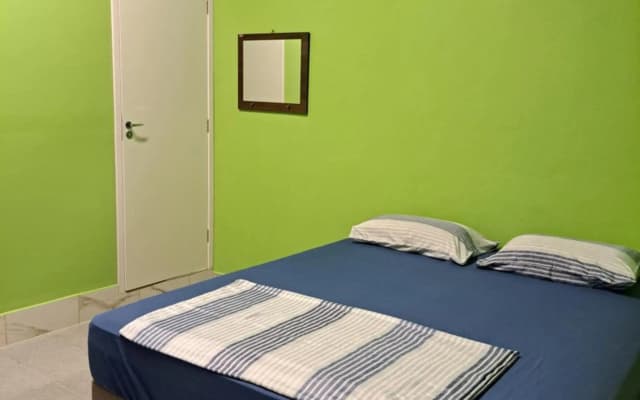 Girassol Hostel by Katita
