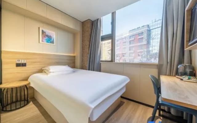 Qingji MINI Hotel (Shanghai South Railway Station South Square Store)