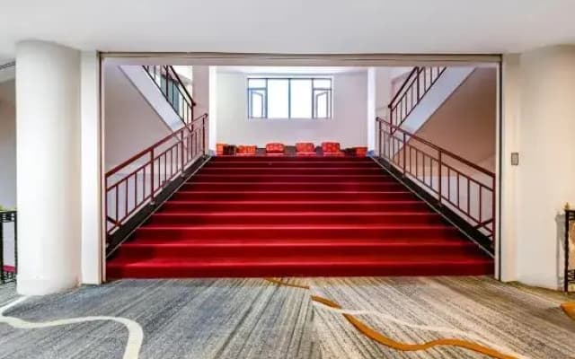 Grapefruit Hotel