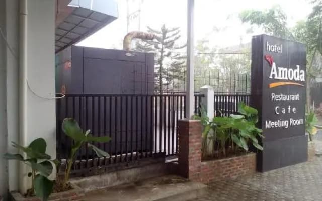 Amoda Hotel & Cafe