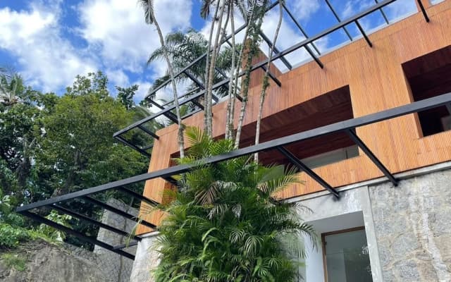 Bahari Suites