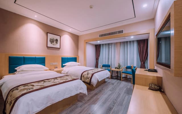 Tongxiang Jiayue Hotel