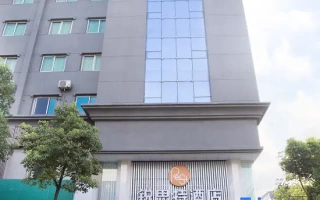 Shiyan Rest Hotel (Bailang Auto Parts City Wudang Mountains Airport)