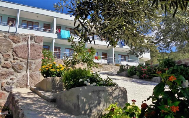 Assos Nazan Motel Restoran Beach