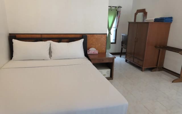 Sairee Hut Resort