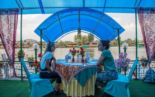 Отель Swan Group Of Houseboats