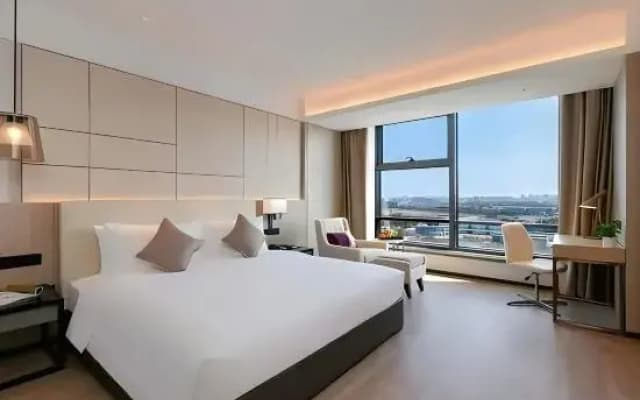 Encounter Movie Hotel (Xinxiang East High-speed Railway Station)