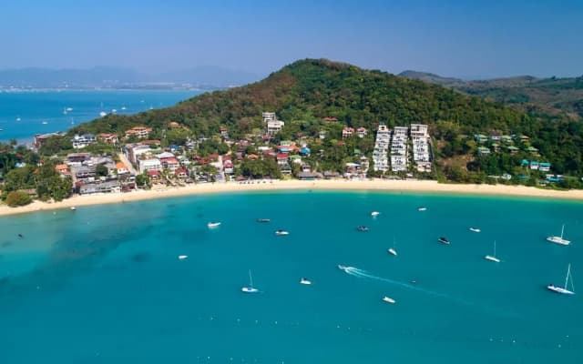 Отель Bandara Beach Resort, Phuket