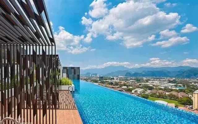 Ipoh Town Horizon Skypool Suites 4-11pax by IWH Suites