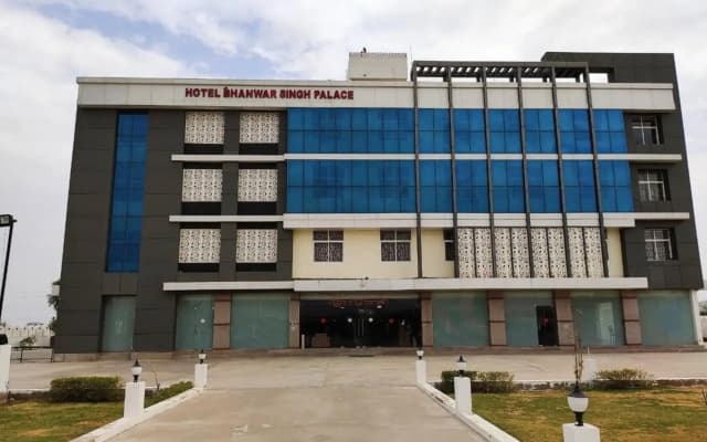 Hotel Bhanwar Singh Palace