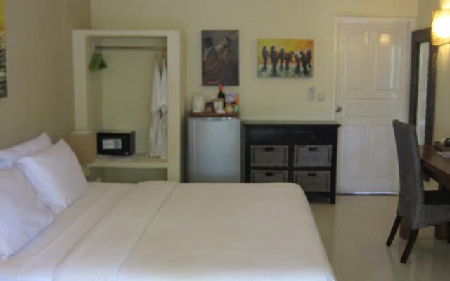 Scallywags Mango Motel
