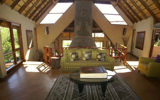 Lukimbi Safari Lodge