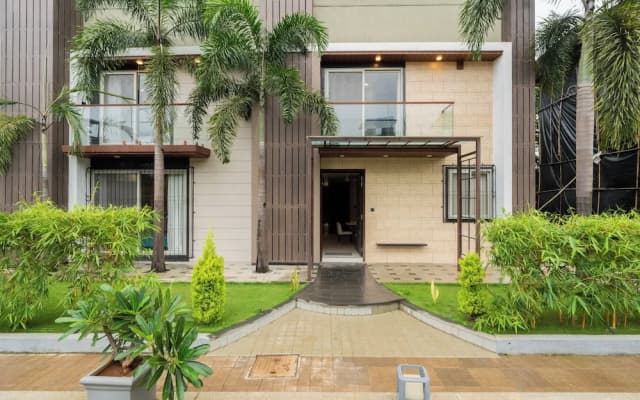 Alaya Stays - Imperial Calista 4BHK near Khandala Hills