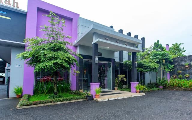 Griya Karangsalam Indah by OYO Rooms