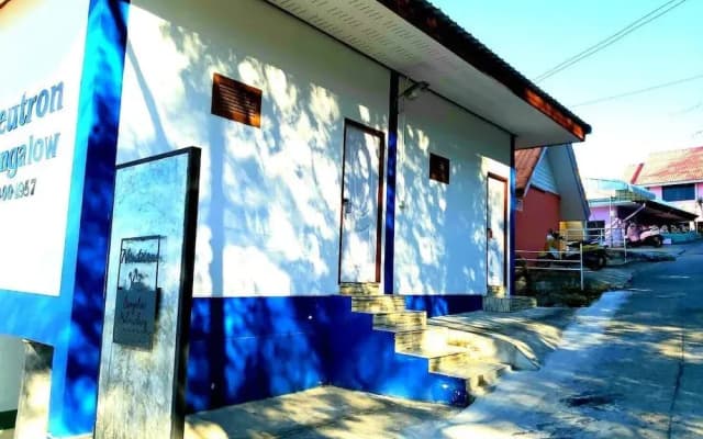Oyo 1090 Neutron Bungalow