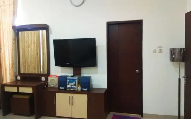 Omah Dixy Family Homestay by FH Stay