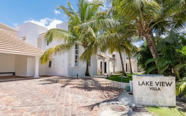 Luxury Villas in Cocotal for Large Group