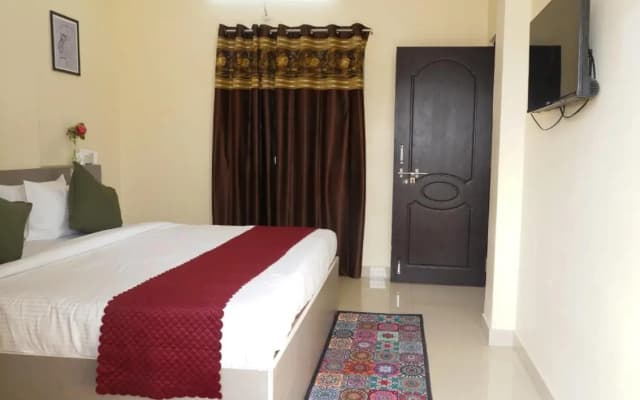 Hotel Royal Suites And Rooms
