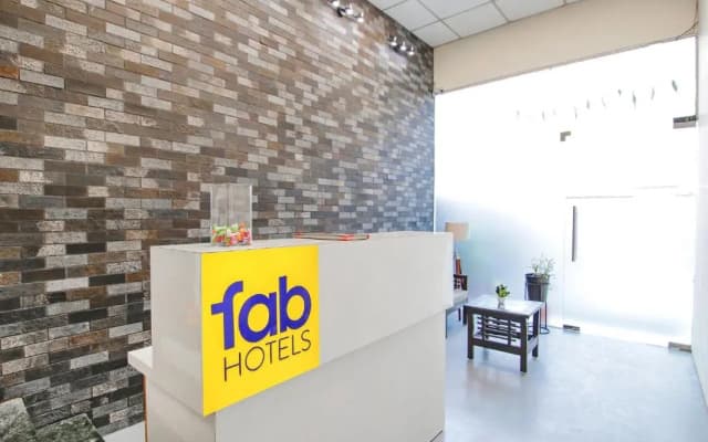 Fabhotel Rivlet Inn