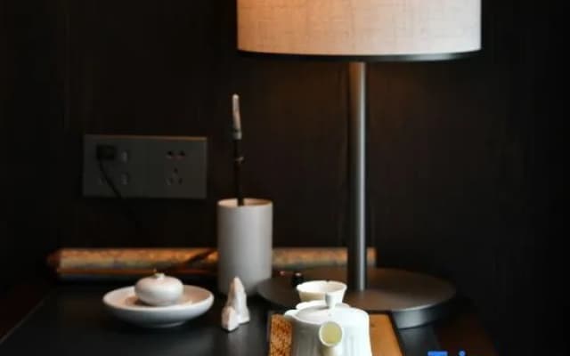 Qianna Hotel (Zhengzhou Erqi Square Dennis David City)
