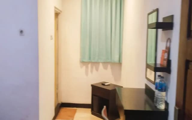 RedDoorz near Living Plaza Palembang