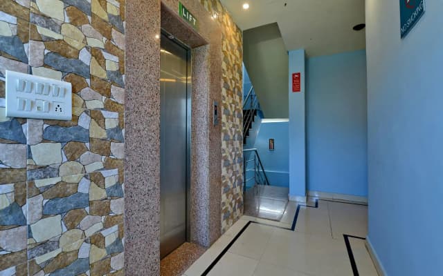 OYO 2061 Hotel New Holiday Inn