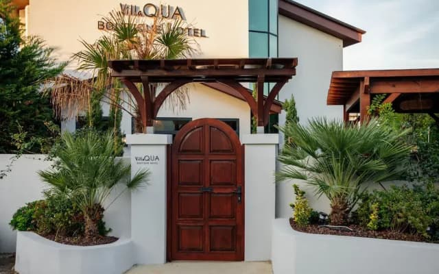 Villaqua Boutique Hotel