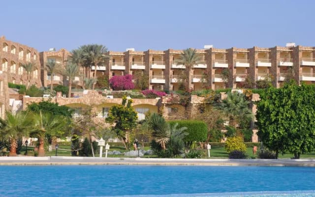 Brayka Bay Resort