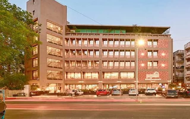 Hotel Page One