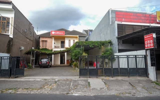 RedDoorz Syariah near Pakuwon Mall Jogja