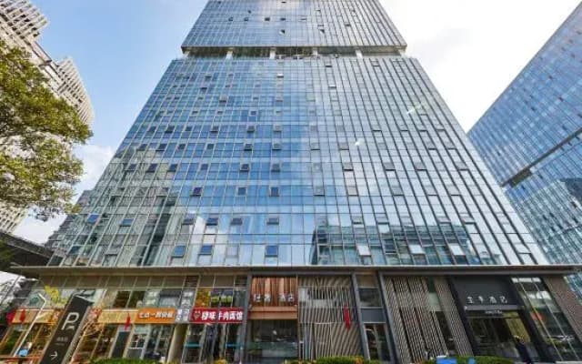 Nanjing South Station Light Luxury Hotel