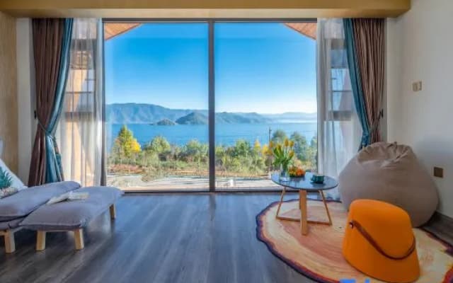 Lakeview Hotel