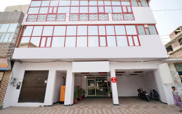 Silver One By OYO Rooms