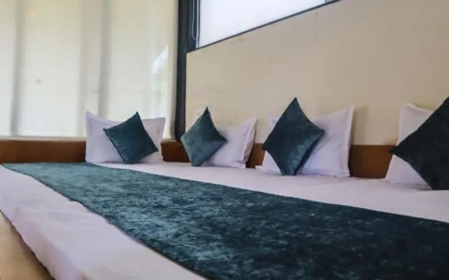Jungle Safari Resort & Holiday Villa