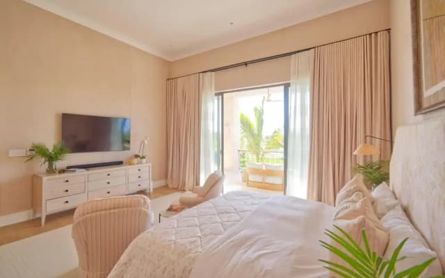Luxury Villa With Heated Pool Jacuzzi Full Staff