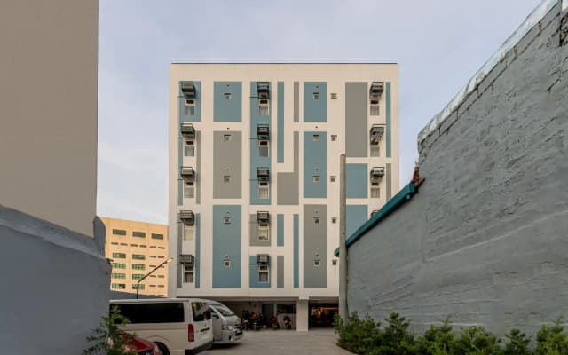 IHotel Uptown BGC