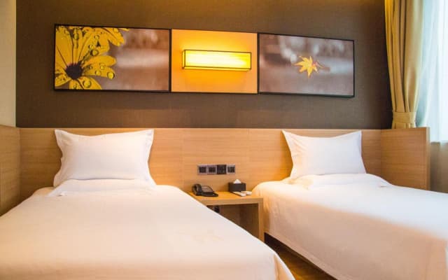 IU Hotel·Tangshan Caofeidian Lingang Business District