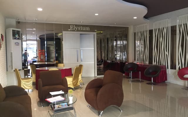 RedDoorz Plus @ Hotel Alden Makassar