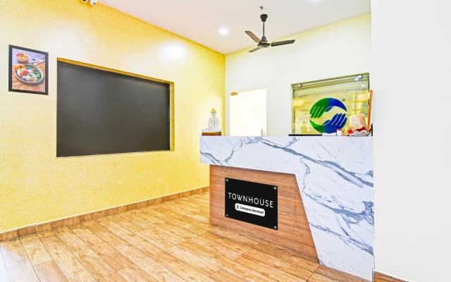 Super OYO Townhouse Dwarakanagar Near Gurudwara