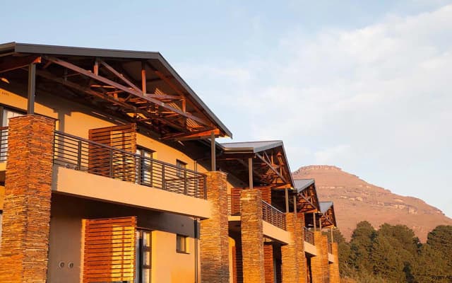 Premier Hotel Sani Pass