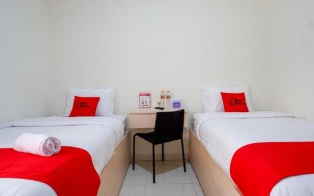 RedDoorz near Alun Alun Kudus 2
