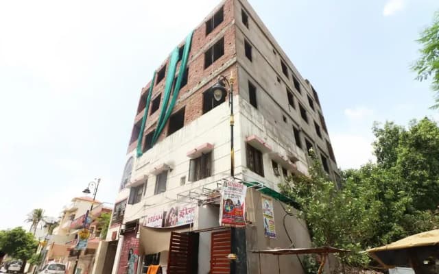Hotel Siddahant Palace by OYO Rooms