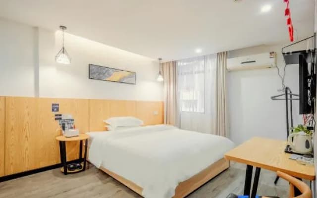 Green Inn (Wuzhou No.4 Middle School Municipal Square Store)