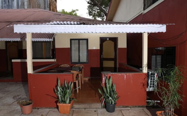 Gujarat Bhavan Hotel